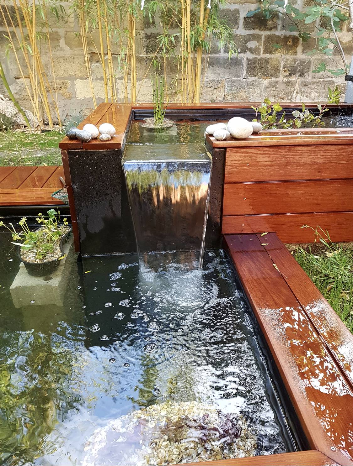 Quel prix pour la création d'un petit bassin extérieur avec une cascade  dans une échoppe bordelaise ? en Gironde - Greg Aqua Services