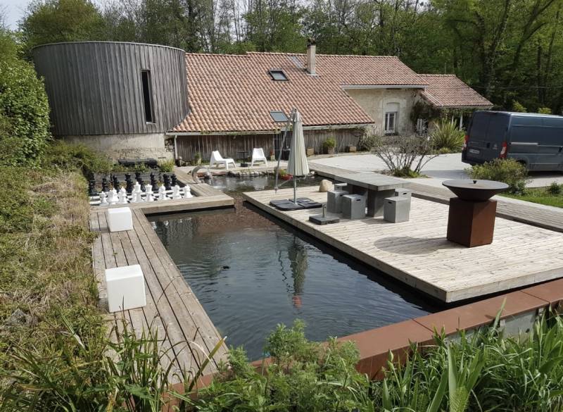 Les beaux jours arrivent ! Offrez une cure de jouvence aux bassins extérieurs de votre propriété à Bordeaux en Gironde